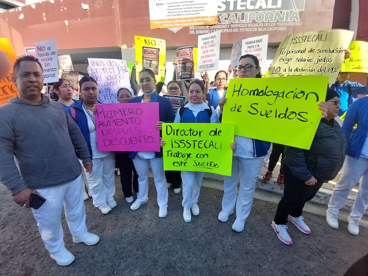 Protestan personal del Issstecali El Mirador en contra del aumento del 14% en sus salarios