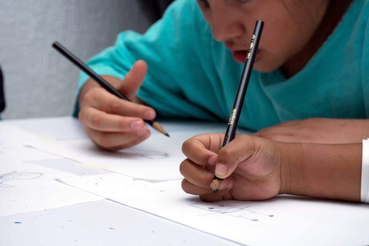 Niños y adolescentes regresan a clases desde el hospital