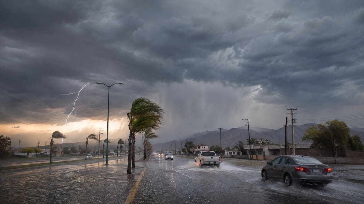 El SMN mantiene vigilancia por lluvias fuertes y temperaturas elevadas en distintas regiones del país. Foto: IA