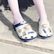 Crocs y Dr. Simi lanzan colaboración en México: así es la colección “Autenticidad al 100%”