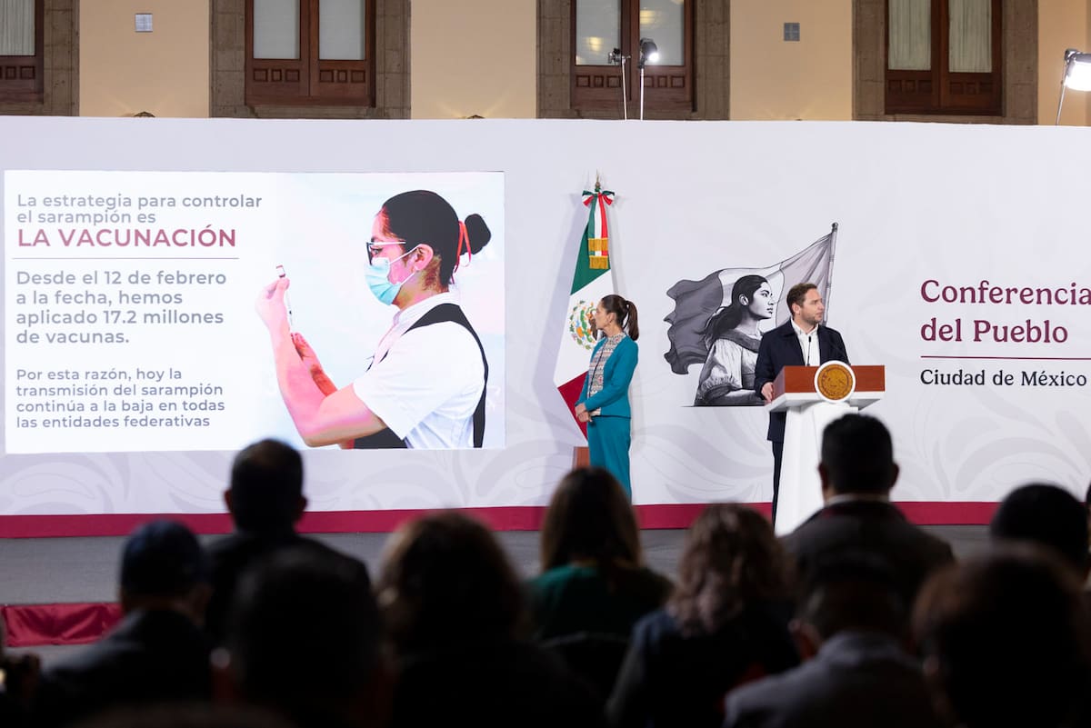 Cuauhtémoc, Ciudad de México. 31 de marzo 2026. La presidenta constitucional de los Estados Unidos Mexicanos, la Doctora Claudia Sheinbaum Pardo en conferencia de prensa matutina en el salón de la Tesorería de Palacio Nacional y Edurado Clark, subsecretario de Integración y desarrollo del sector salud. | Gabriel Monroy/Presidencia
