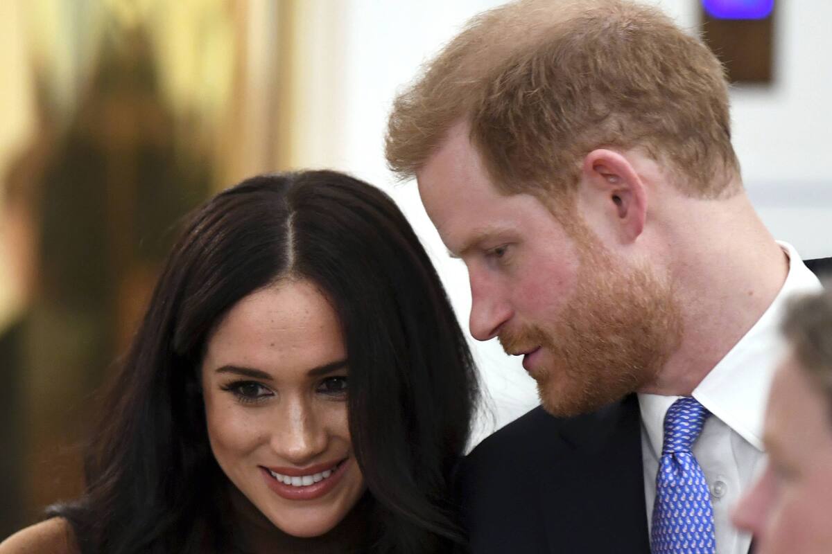 Isabel II prohíbe a Meghan y Harry usar la marca 'Sussex Royal'