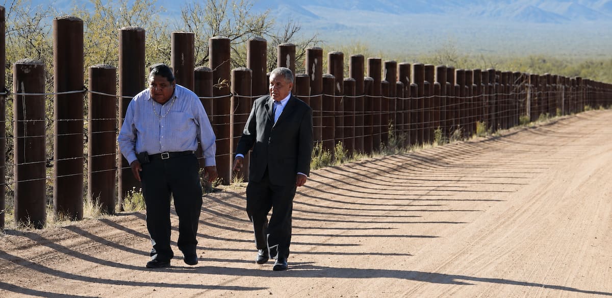 Después del fallo de una corte federal de Estados Unidos que permite avanzar con la construcción del muro fronterizo en tierras de la Nación Tohono O’odham, sus integrantes luchan una vez más por defender su soberanía. FOTO: ESPECIAL