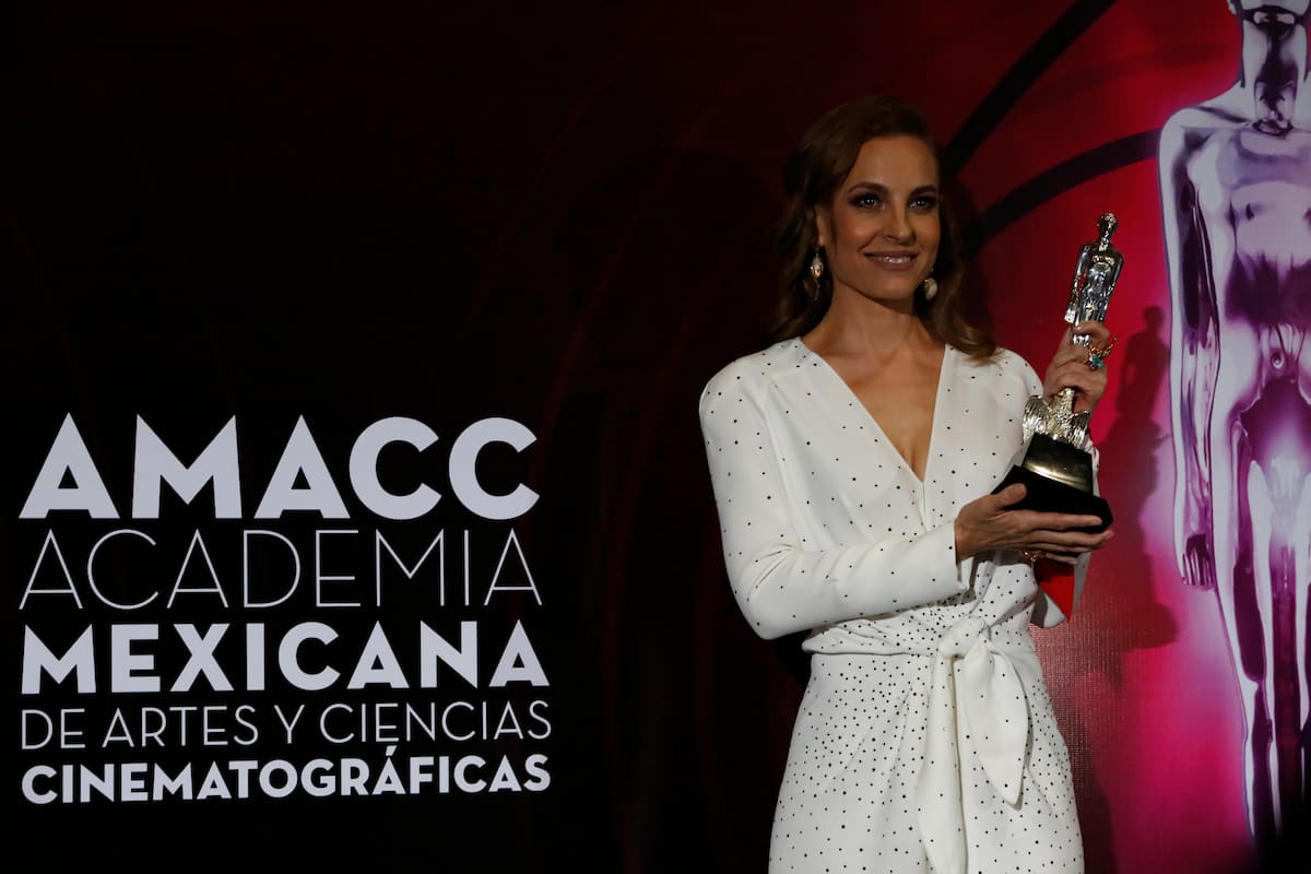 Marina de Tavira dedica Premio Ariel a las madres solteras