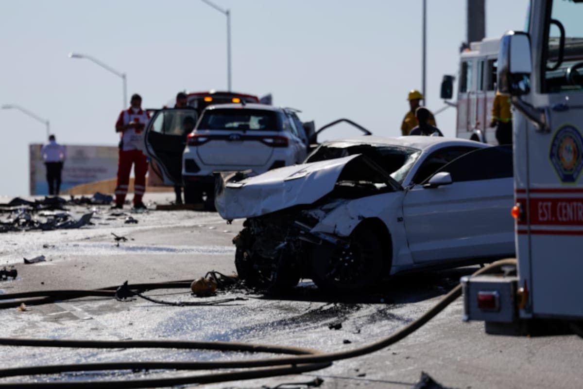 Identifican a mujer fallecida en choque múltiple sobre Lázaro Cárdenas; conductor del Mustang continúa prófugo