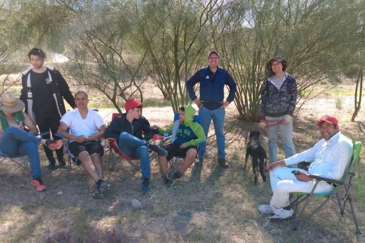 Se unen y limpian estacionamiento de La Sauceda