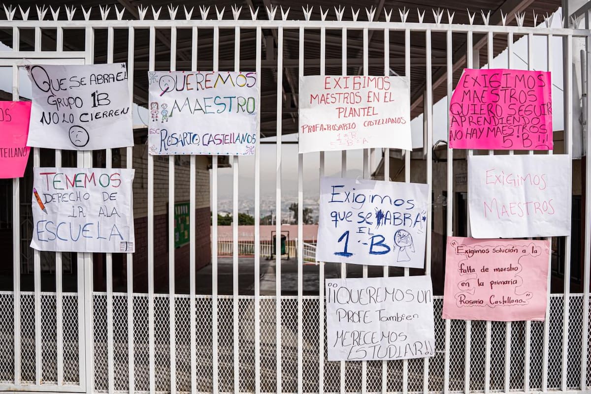 Trabajadores de enfermería expresaron su inconformidad al señalar bajos salarios, falta de prestaciones y un descuento aplicado sin previo aviso en la primera catorcena. Foto: BorderZoom