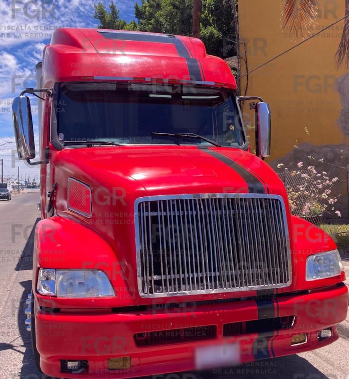 Un hombre fue condenado a 12 años de prisión y a una multa superior a 814 mil pesos tras ser detenido con 52 migrantes, entre ellos 20 menores de edad, en una carretera de Sonora. Foto: Cortesía