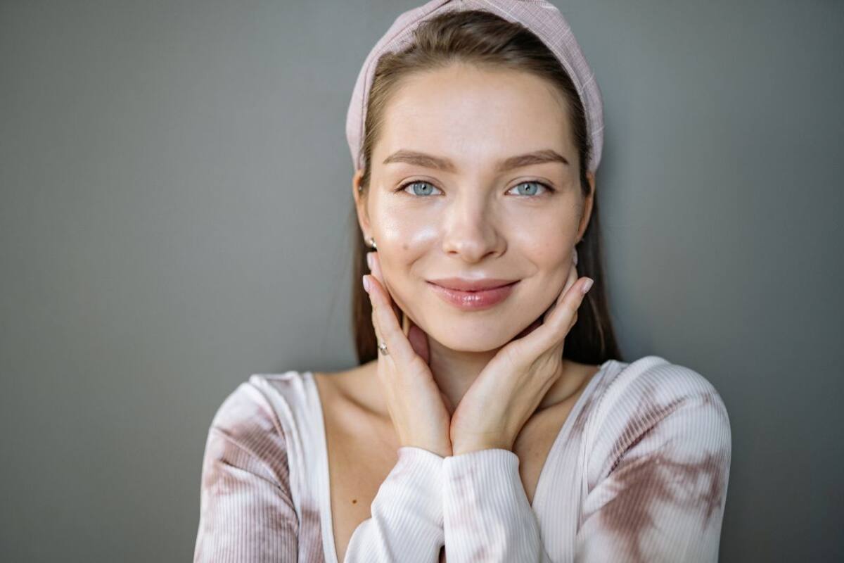 Cómo lograr un efecto lifting en segundos con cinta facial invisible