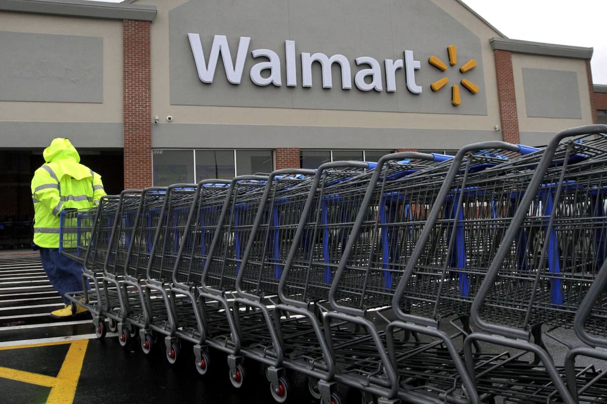 Walmart le dice adiós a los carritos de recolección pesados para evitar accidentes en pasillos y reduce las cajas de autocobro como parte de la remodelación masiva de 650 locales en Estados Unidos