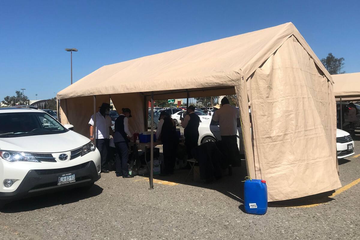 Vacunan a pie y en vehículo en UABC Otay