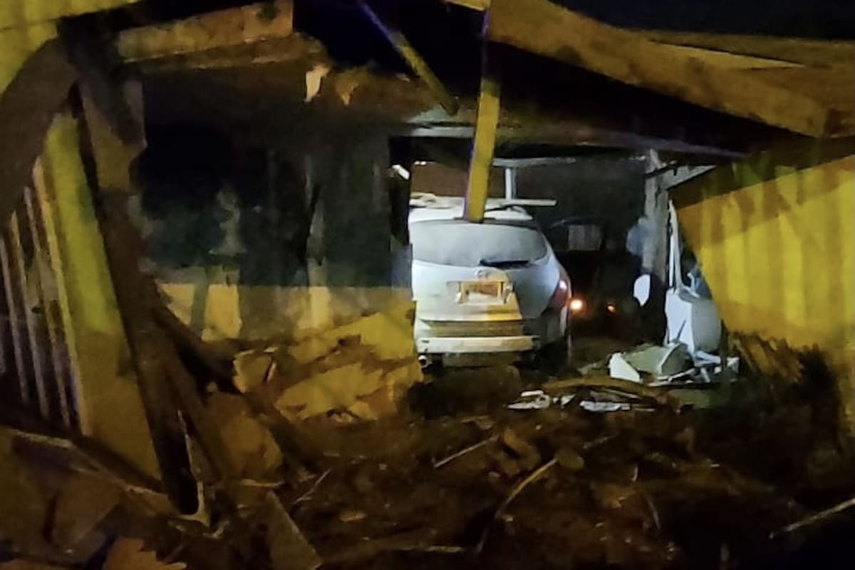 Automovilista destroza casa sobre la Colón Poniente