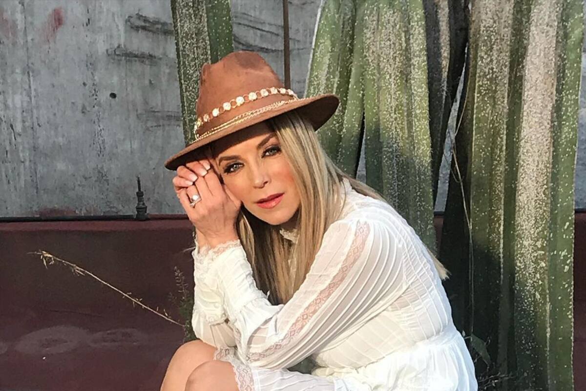 Laura Flores se llena de halagos tras lucir bikini en Instagram
