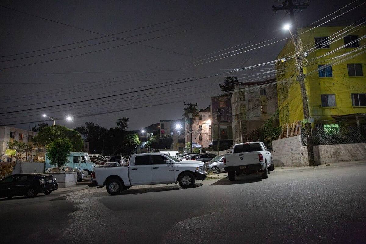 En la escena fueron localizados al menos 16 indicios balísticos tras la agresión ocurrida en la delegación Cerro Colorado. Foto: Border Zoom