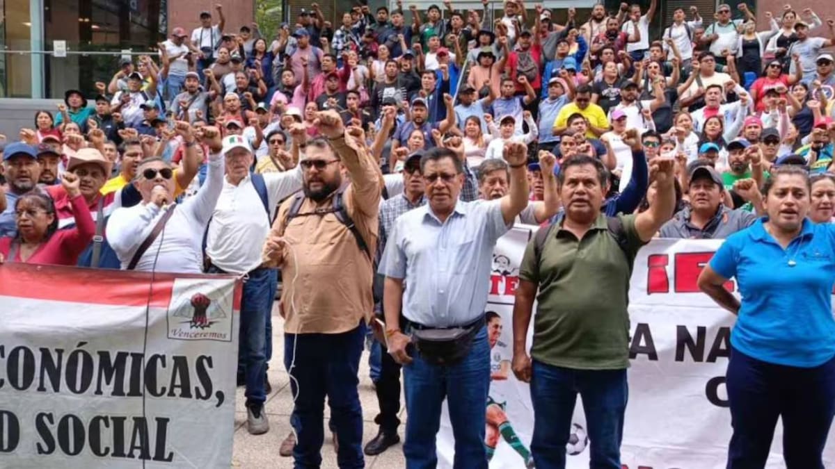 Maestros de la CNTE volverán a las aulas tras veinte días de huelga nacional pero advirtieron que regresarán a las protestas con más fuerza después de reorganizar sus estructuras en todo el país