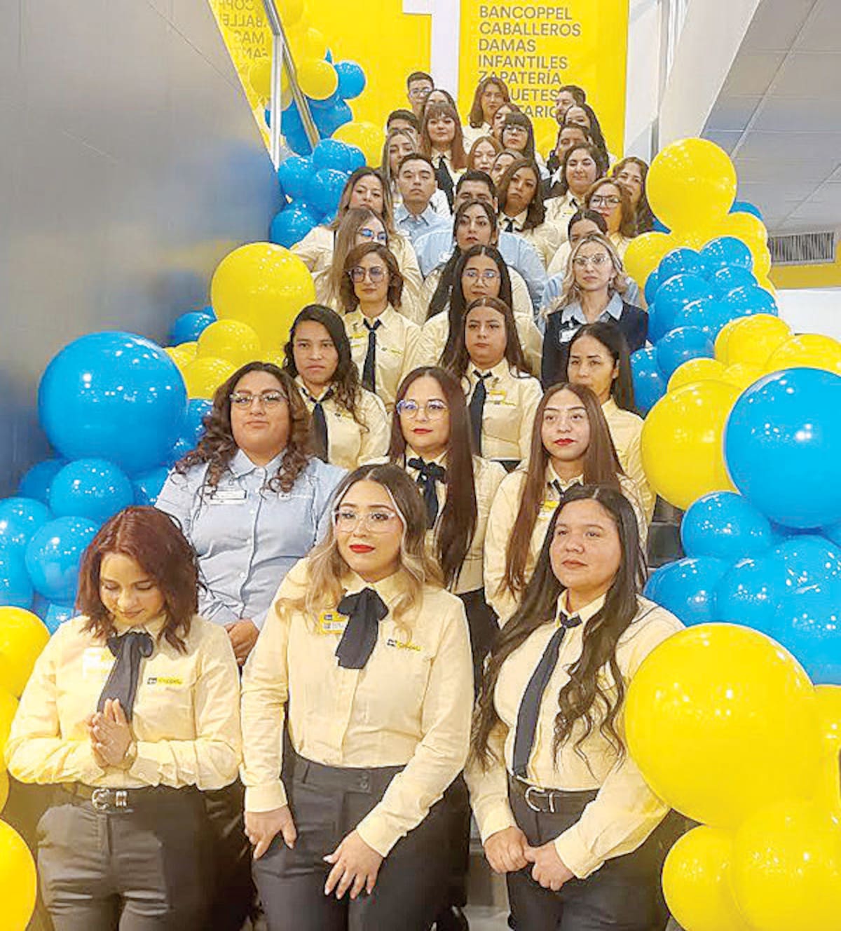 Personal de la nueva sucursal Coppel en
Caborca fue capacitado con meses de anticipación para brindar un servicio de calidad.