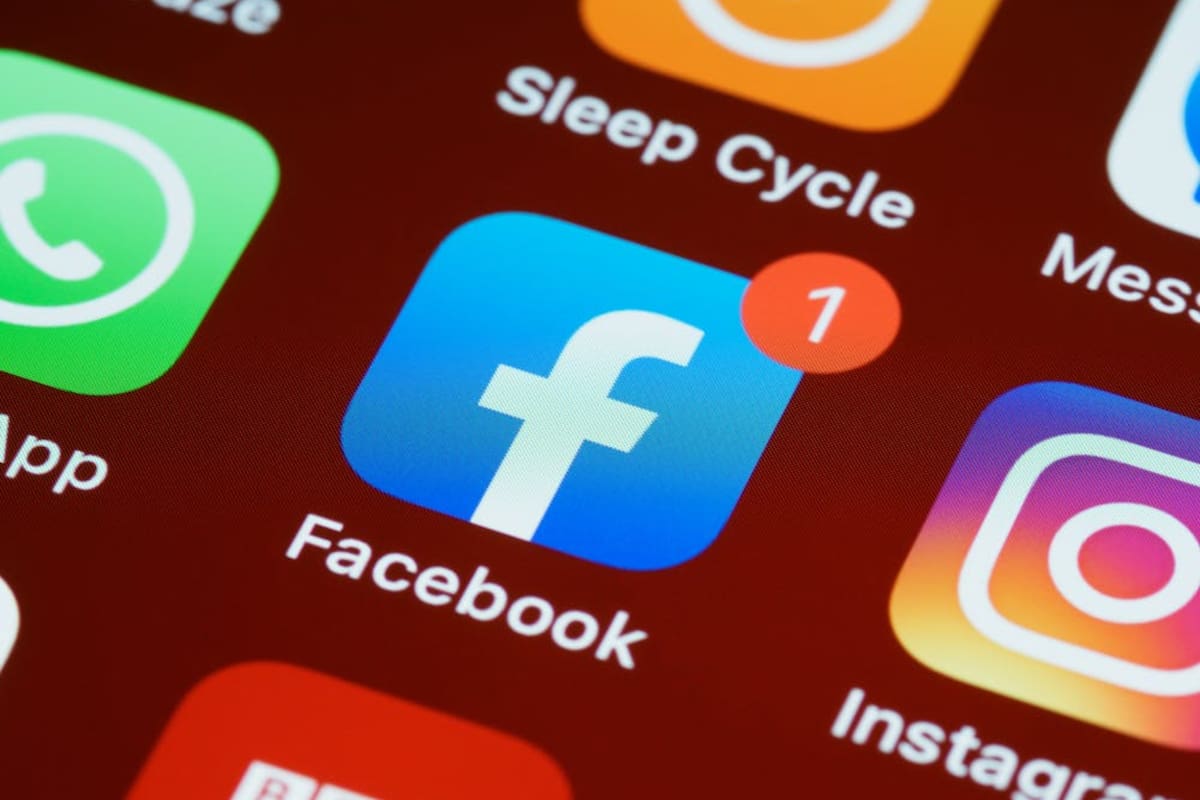 Meta lanza suscripciones de pago para Facebook, Instagram y WhatsApp con precios mensuales desde 2.99 dólares y 3.99 dólares en un cambio global de su modelo de negocio para depender menos de la publicidad digital y enfrentar mayores costos por inversión en inteligencia artificial