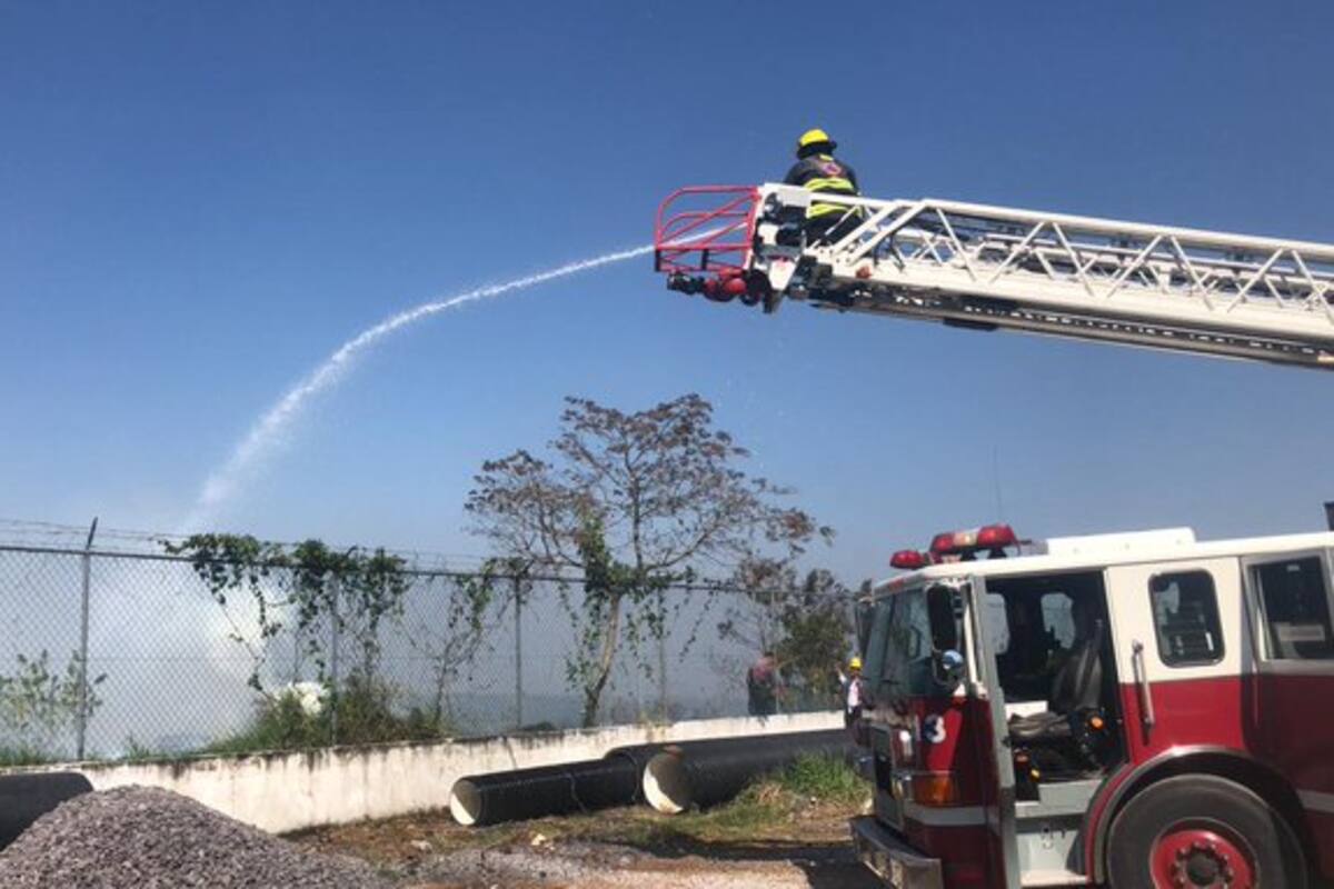 Explosión deja un lesionado y daña 21 viviendas en Orizaba, Veracruz