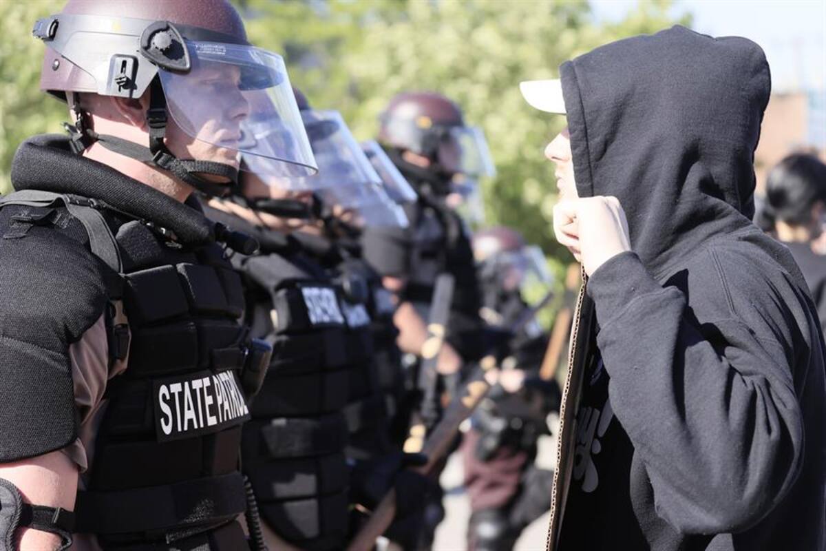 Reportan disturbios entre policía y manifestantes en los alrededores de la Casa Blanca