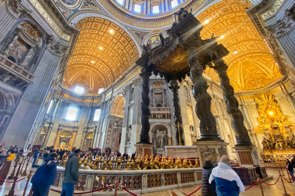 Baldaquino de Bernini en San Pedro tendrá una 'titánica' restauración