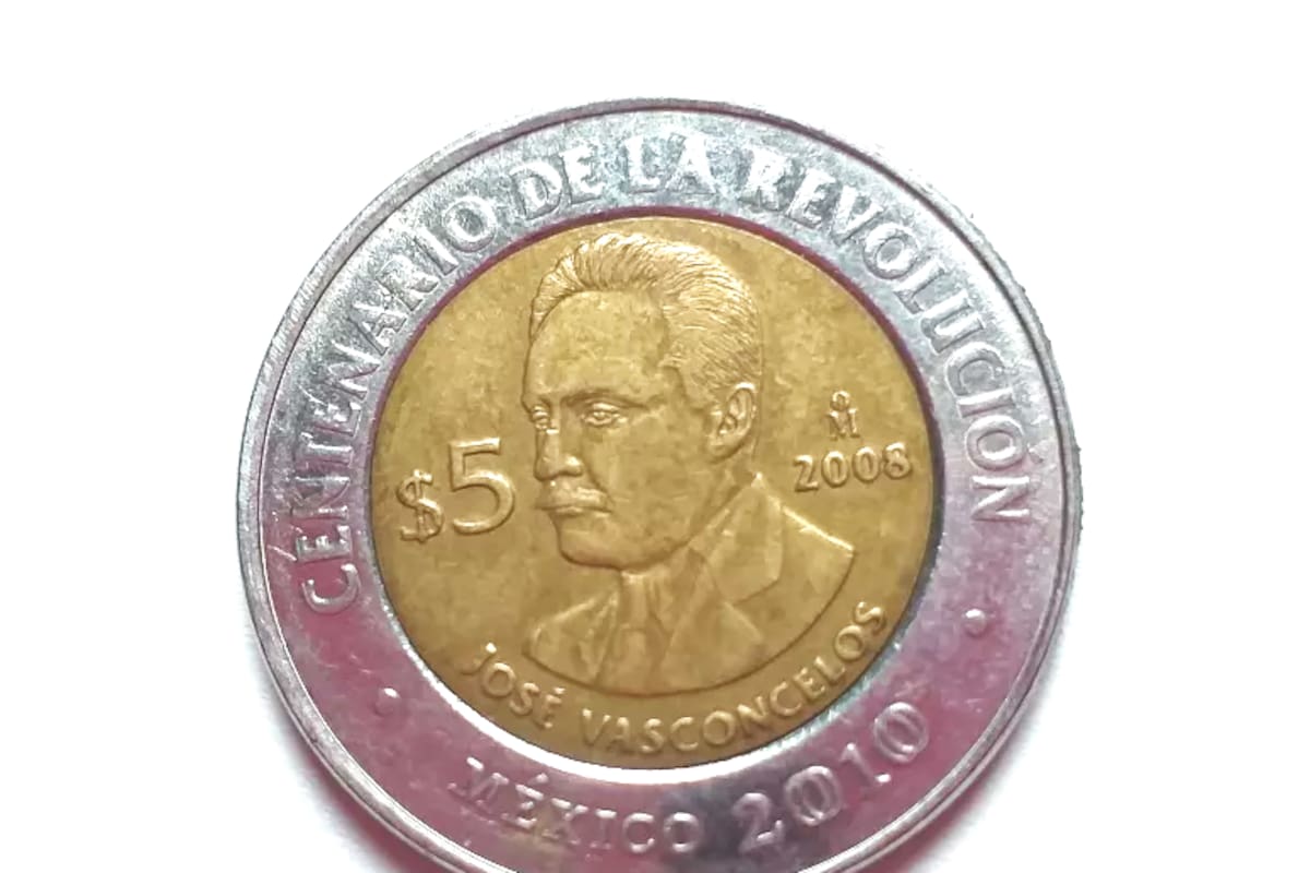 Esta moneda con la cara de José Vasconcelos se encuentra en venta en Mercado Libre en 267 mil pesos