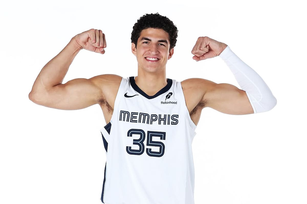 Karim López recibió más minutos con Grizzlies y respondió con su mejor partido de pretemporada ante Bulls