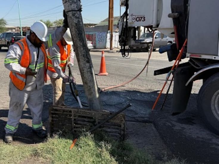 Limpian drenaje pluvial en más de diez colonias de Mexicali