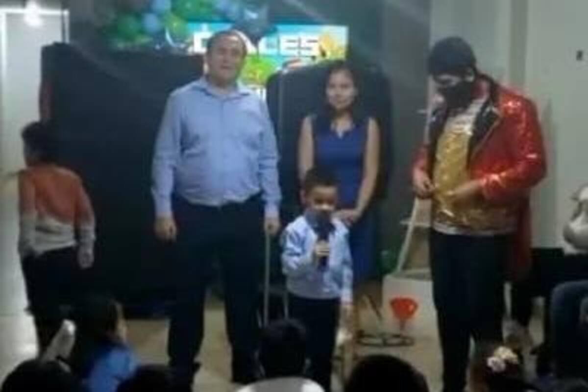 VIDEO: Niño da "sincero" discurso en su fiesta de cumpleaños y se hace viral