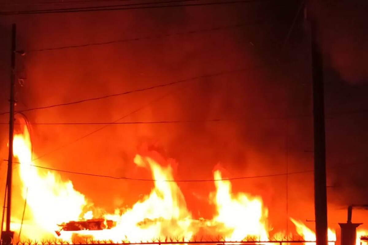 Incendio en Blvd. Manuel Jesus Clouthier