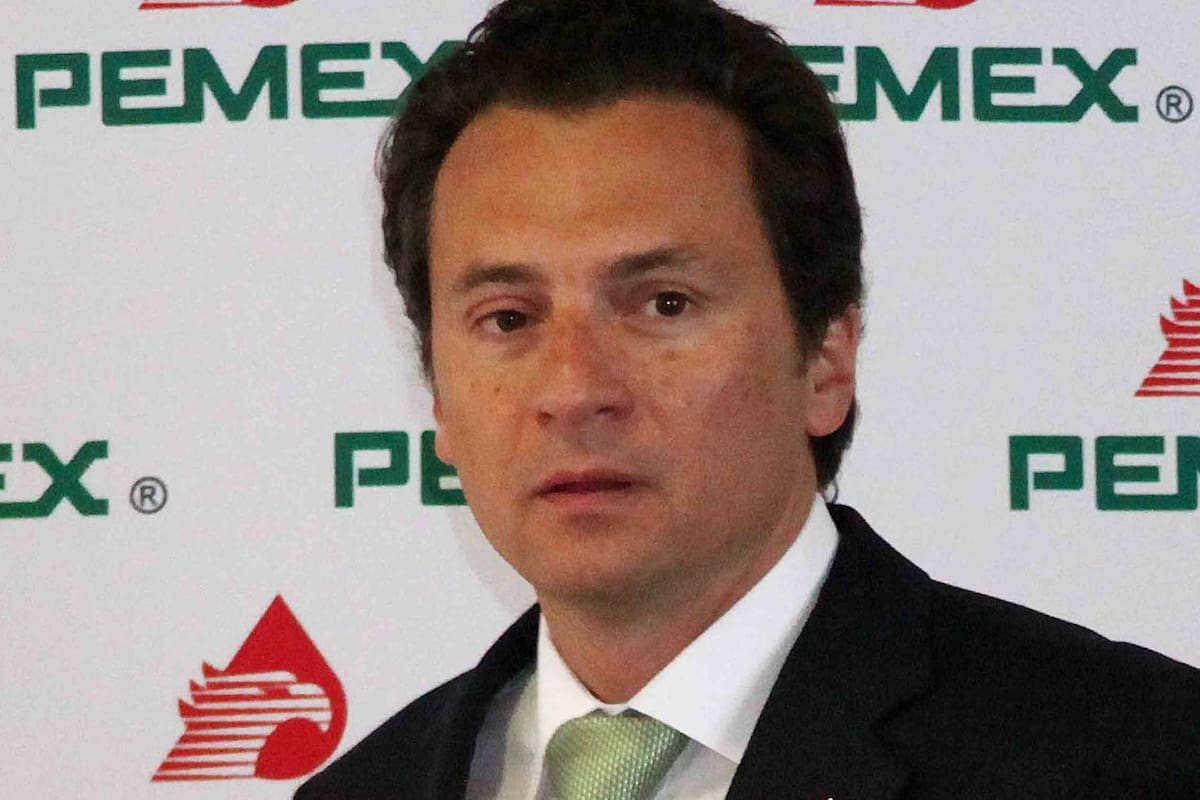 Emilio Lozoya usó aviones de la Fuerza Aérea y maletas deportivas para sacar dinero de Pemex: Proceso