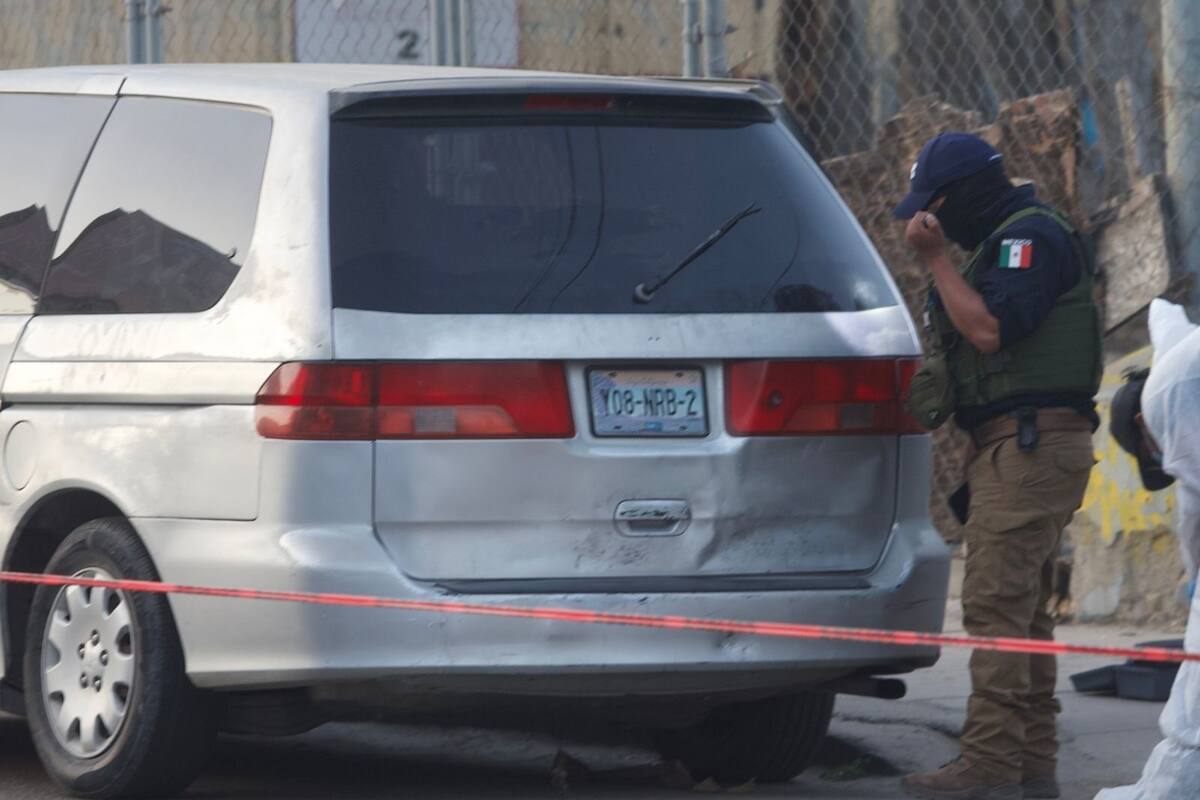 Localizan cuerpo sin vida dentro de camioneta en la zona centro