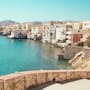 Una isla de Grecia busca voluntarios para cuidar gatos rescatados y ofrece alojamiento gratis, desayuno, jornadas de cinco horas al día y tiempo libre para recorrer Syros durante la estancia