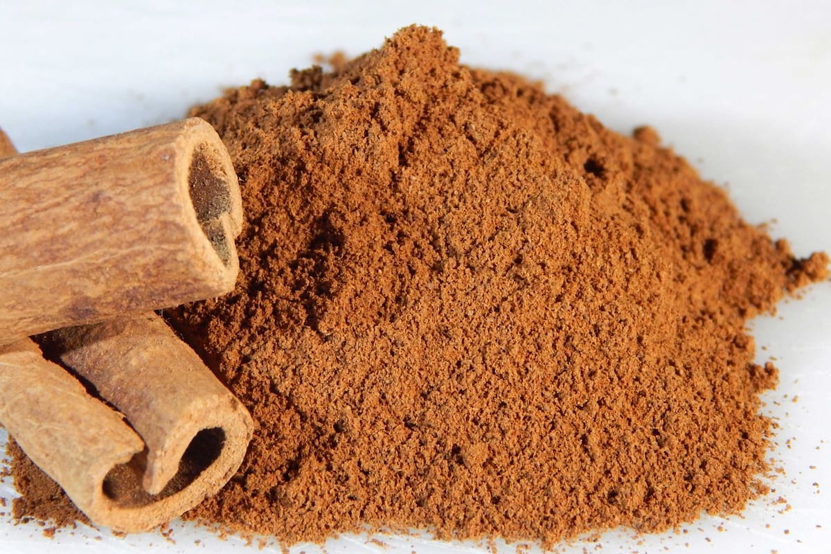 Beneficios ocultos de añadir canela a tu café o avena