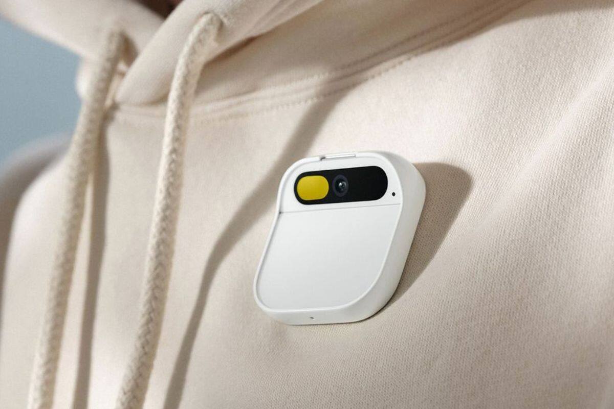 AI Pin, el asistente de inteligencia artificial que cabe en tu bolsillo