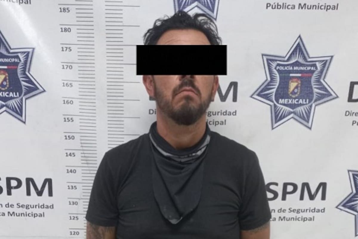 Sujeto en portación de arma de fuego afuera de comercio es detenido