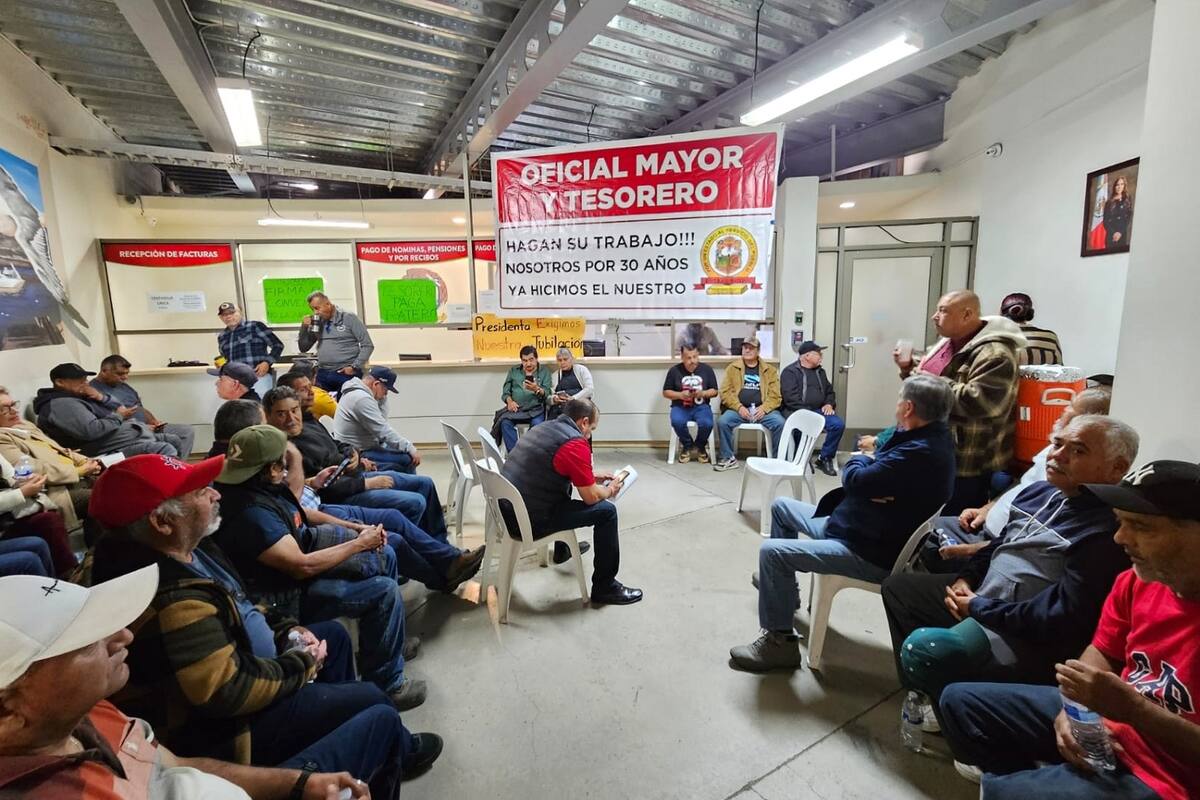 Burócratas de Ensenada continúan sin certeza de jubilaciones