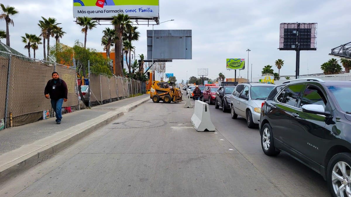 La obra contempla una extensión de 400 metros, con la instalación de barreras centrales de concreto. Foto: Cortesía