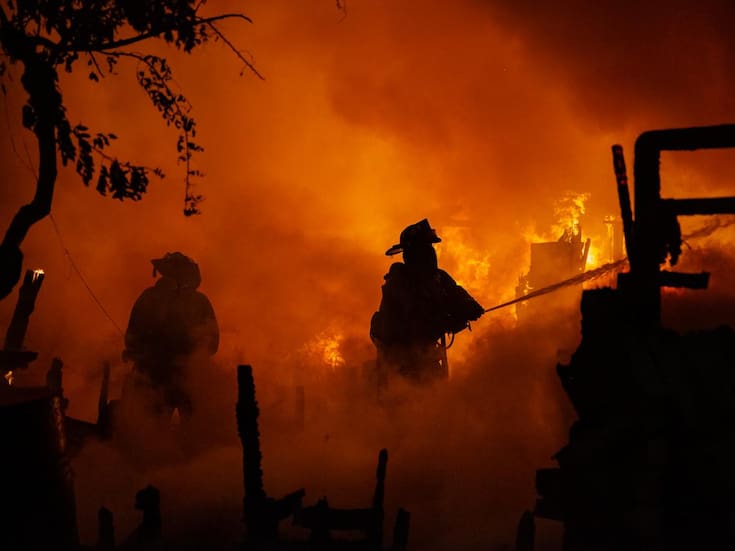Incendio consume viviendas en Cerro Colorado