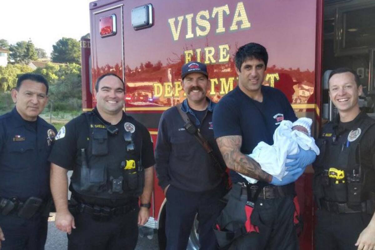 Nace bebé al lado de la carretera en Oceanside