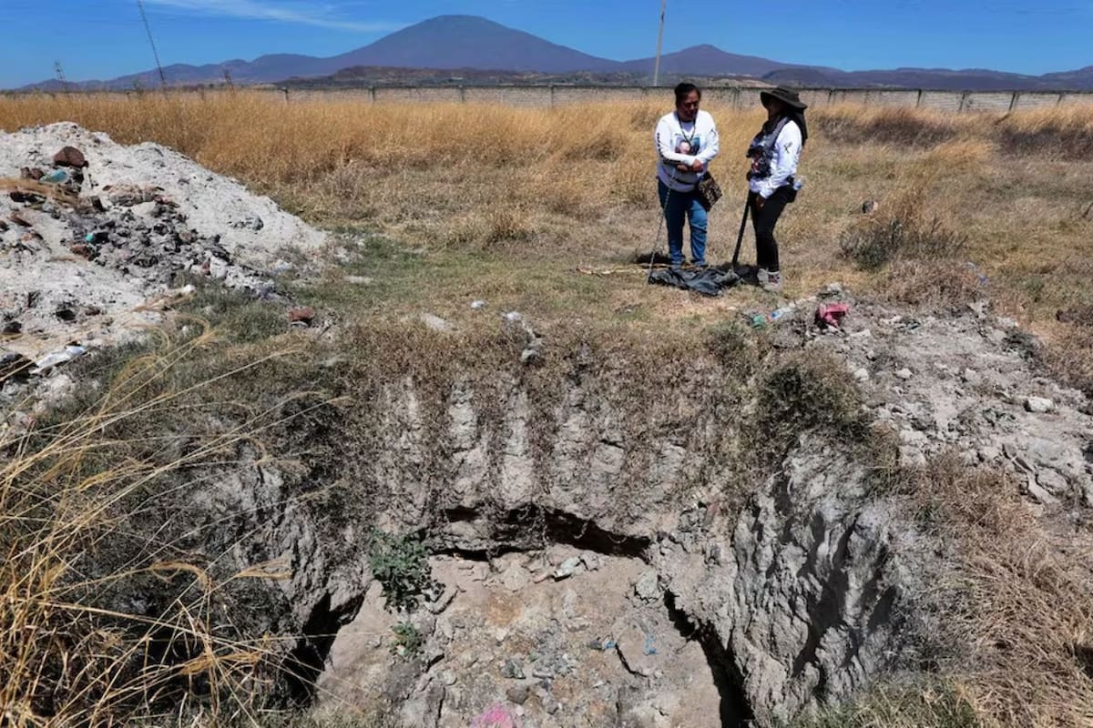 El colectivo Guerreros Buscadores de Jalisco explicó que en el Rancho Izaguirre los restos humanos eran cremados en cavidades en el suelo rodeadas de ladrillos y piedras, en lugar de hornos tradicionales. Foto: El Universal