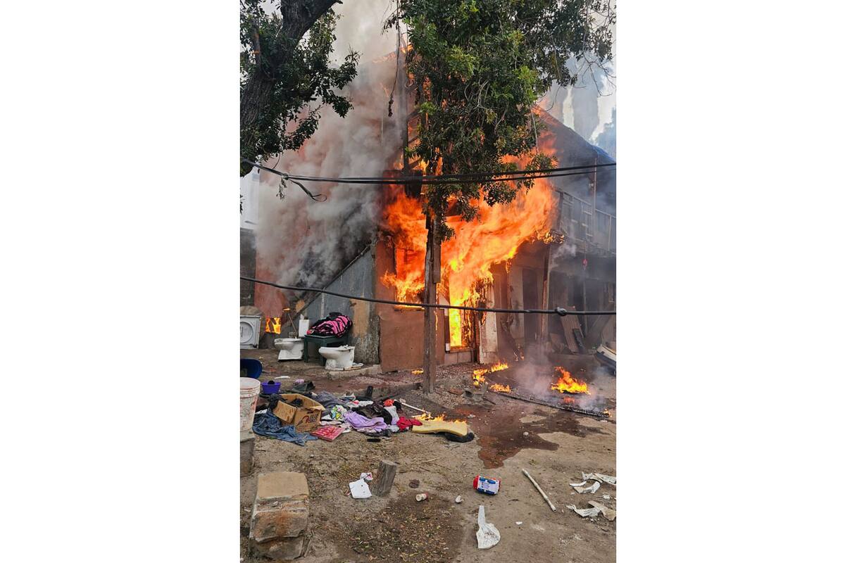 Incendio consume dos cuartos de madera en la zona Centro de Tijuana
