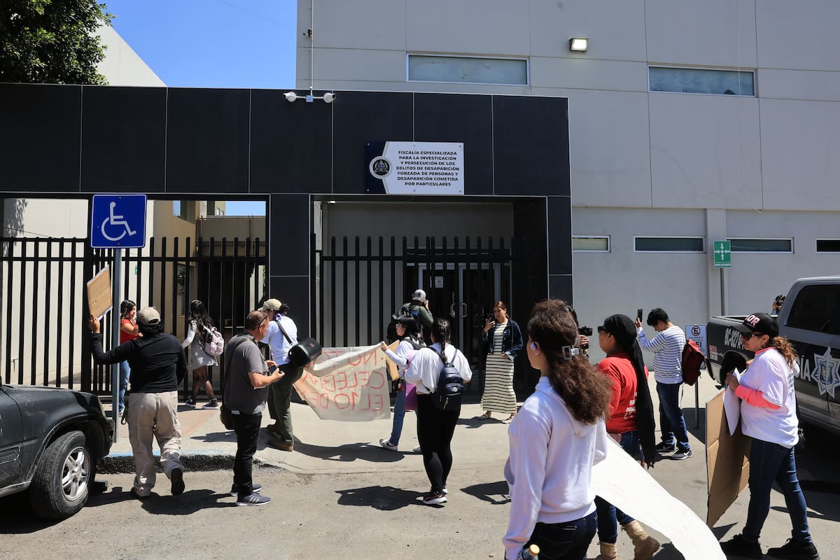 Madres buscadoras logran reunirse con la Comisión de Búsqueda, tras más de una hora de bloqueo