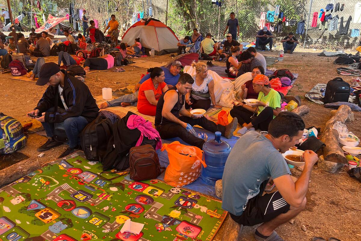 Caravana migrante 'Éxodo de la pobreza' se instala en Tapanatepec, Oaxaca, para presionar ayuda del Gobierno mexicano