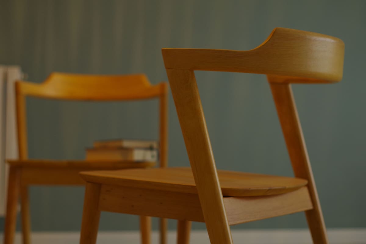 Elegir siempre el mismo lugar para sentarse puede estar relacionado con la búsqueda de seguridad y estabilidad. Foto: Pexels