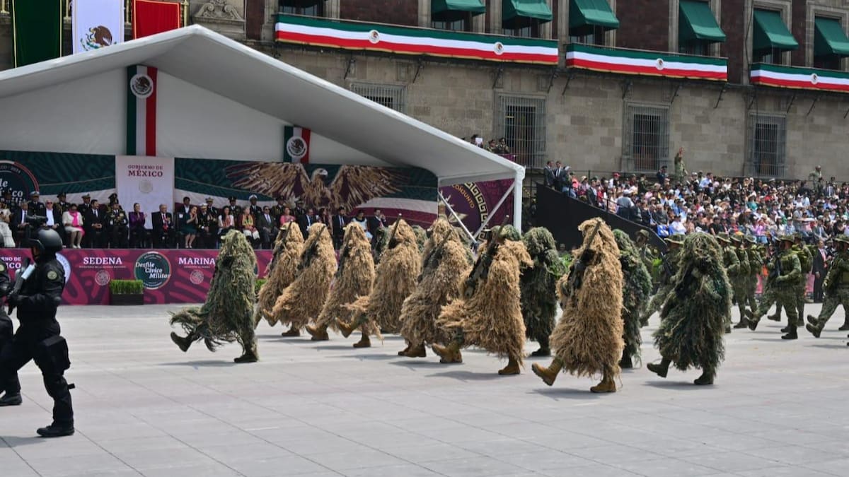 El contingente de la Marina que participará en el desfile del 16 de septiembre incluirá 79 vehículos, siete embarcaciones, 20 caninos y ocho aeronaves, además de nuevas tecnologías desarrolladas por la institución. (GobMex)