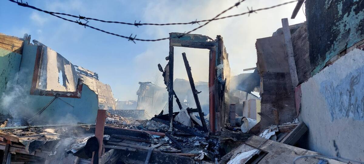 La casa afectada sufrió daños totales.