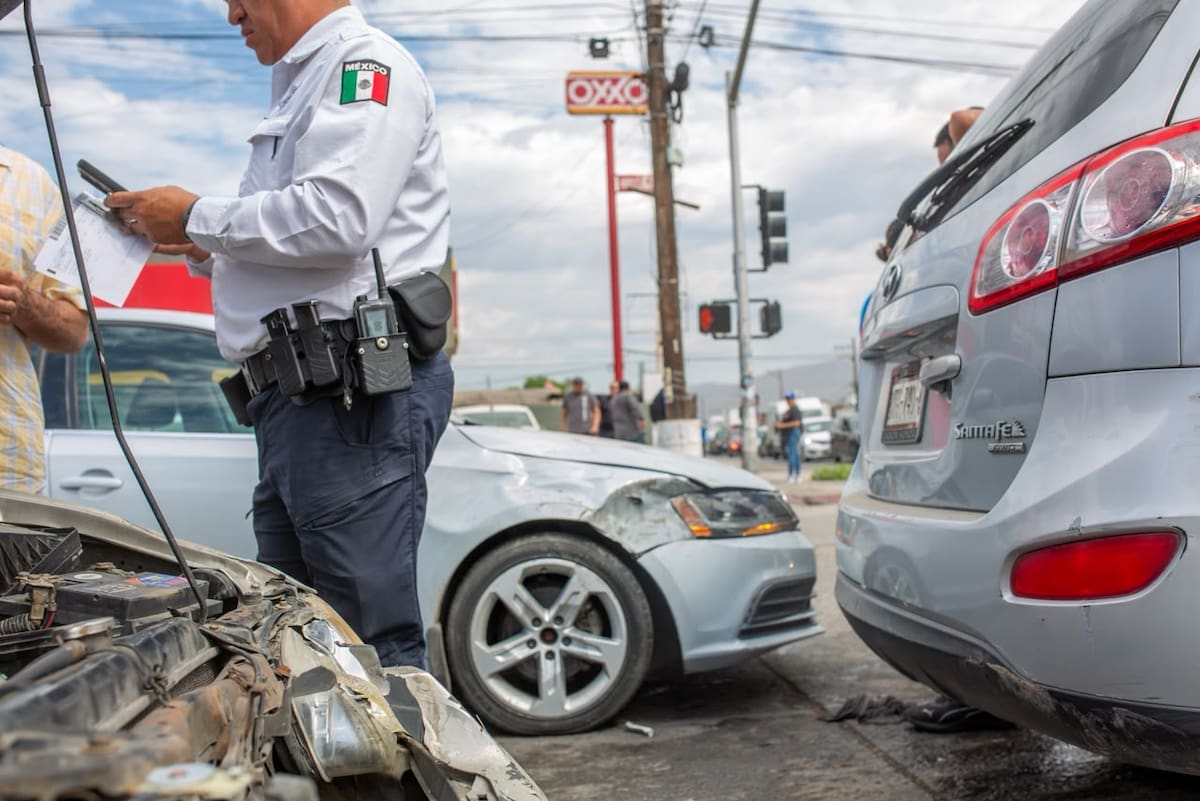 Cuatro vehículos estuvieron involucrados en una carambola registrada sobre el bulevar Héctor Terán Terán, a la altura de la colonia Jardín Dorado. Foto: Cortesía / Border Zoom