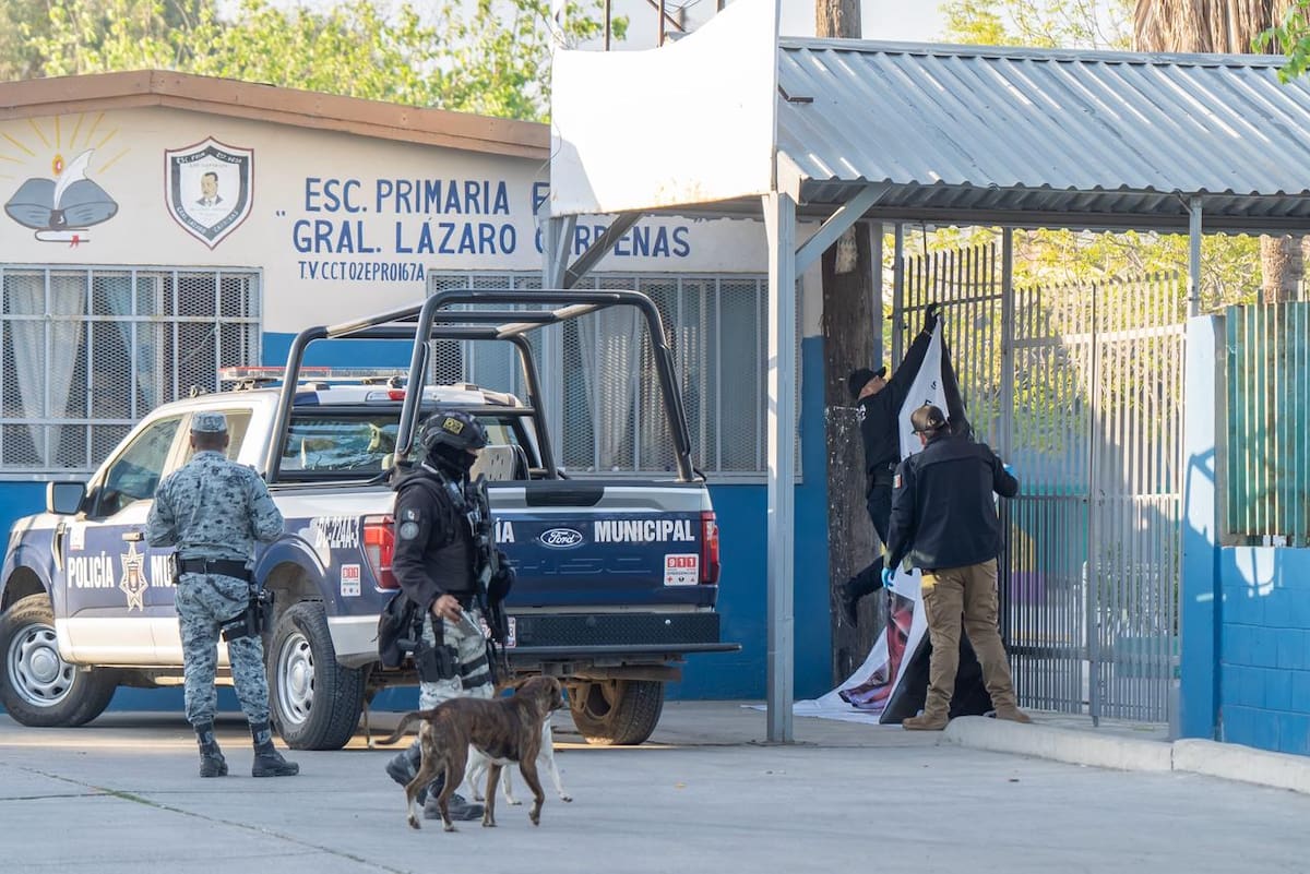 El objeto cuestión tenía un texto escrito con letras negras en las que se hacía alusión a conflictos entre bandas delictivas. Foto: Border Zoom