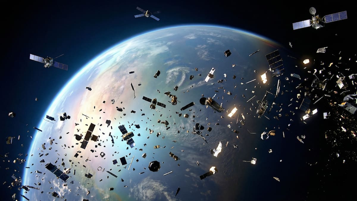 SpaceX pierde contacto con satélite Starlink en órbita y detectan decenas de fragmentos que elevan el riesgo de basura espacial y presionan a la industria a reforzar la seguridad en misiones