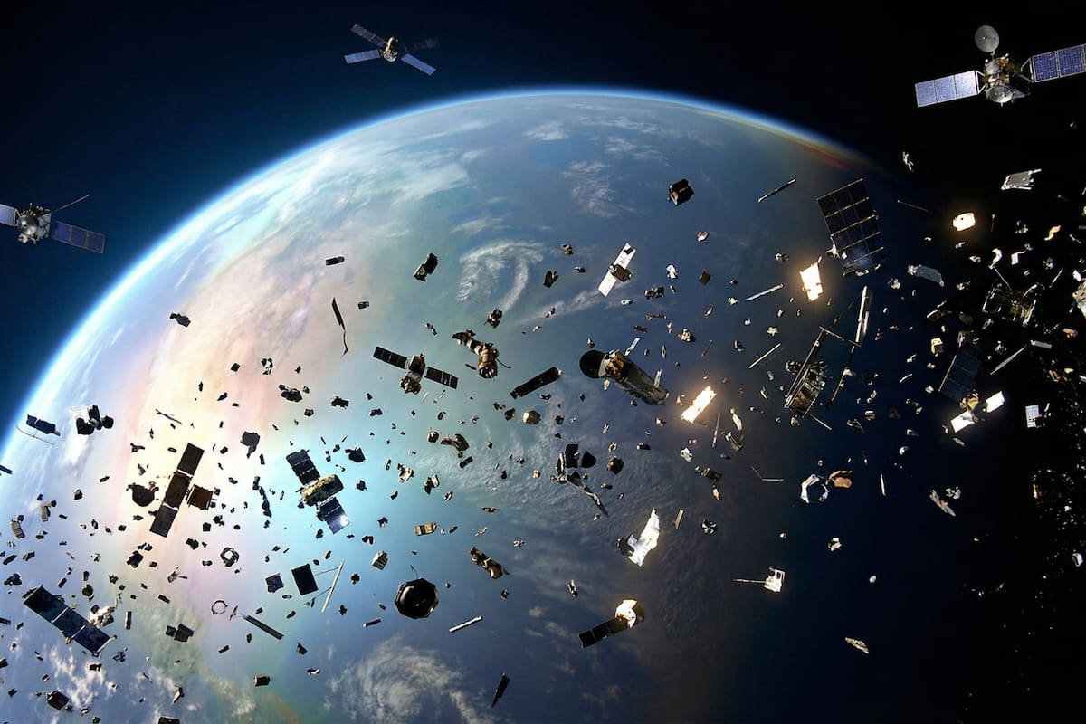 SpaceX pierde contacto con satélite Starlink en órbita y detectan decenas de fragmentos que elevan el riesgo de basura espacial y presionan a la industria a reforzar la seguridad en misiones